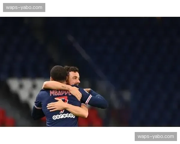 昂热换人调整试图加强进攻，但巴黎防线稳固保持零封